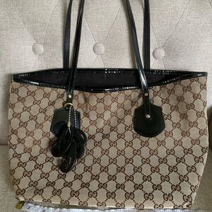 Gucci Beige and Black Signature Tote